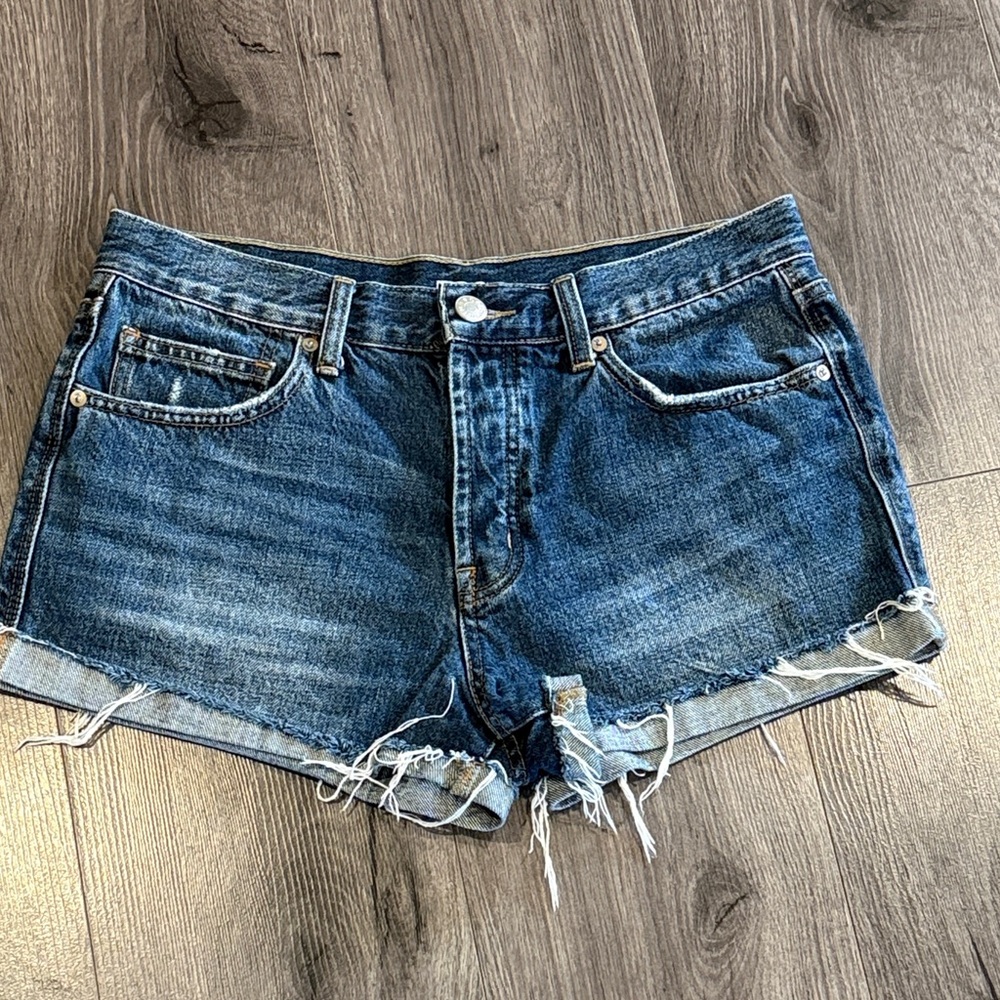 BDG Distressed Raw Hem Blue Jean Shorts Streetcore Grunge Revival Stylish girly